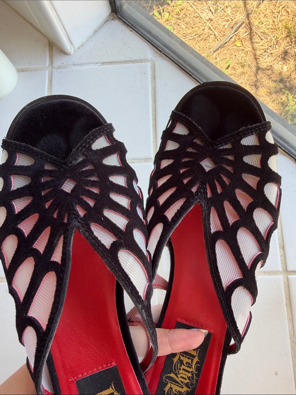 ✨RARE WITH BOX✨ Adele Black spider web Mesh Cutout Slide Mules with Red Insole - Picture 10 of 12